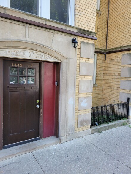 Building Photo - 4453 N Hamlin Ave