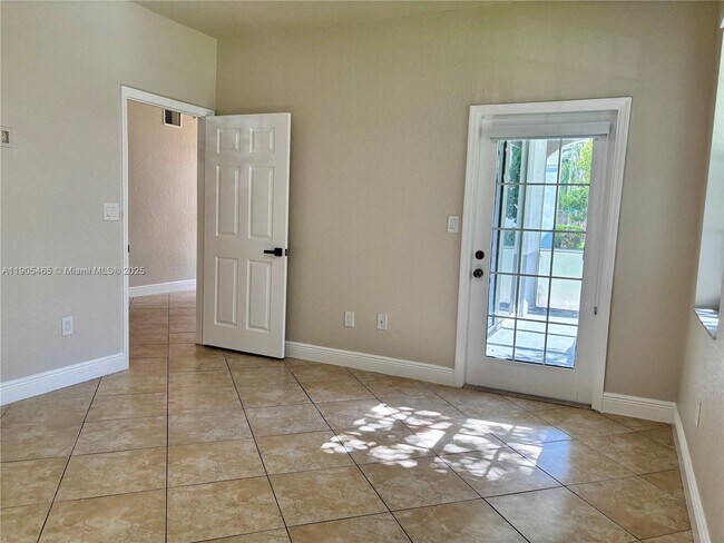 Building Photo - 741 SW 148th Ave