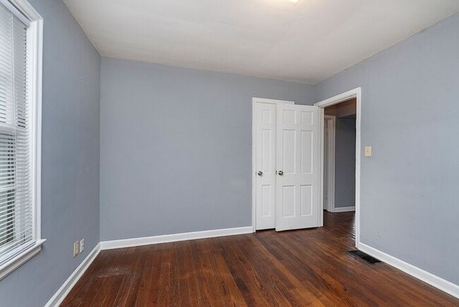 Building Photo - Great Broad Ripple Location With Fenced Backyard!