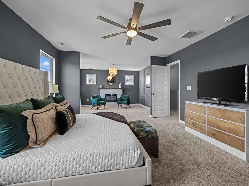 Primary Bedroom - 187 Peck Ln