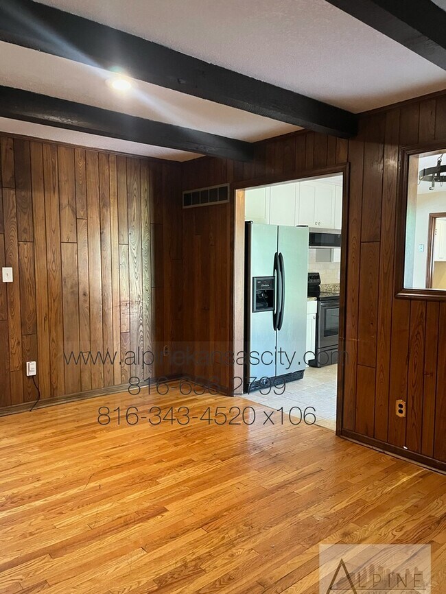 Building Photo - Beautiful Split Level, 5 TRUE Bedrooms!