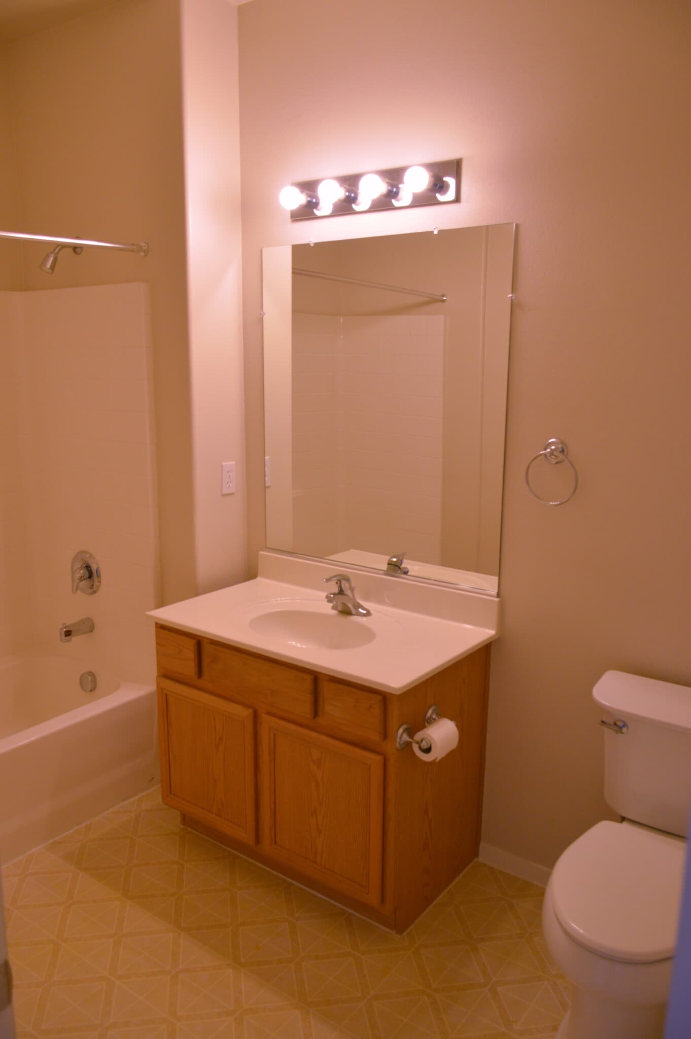 Guest Bath - 724 Hardy Way