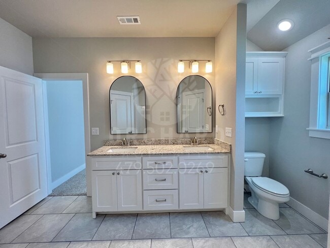 Building Photo - Siloam Springs- Single-Family Home- Popula...