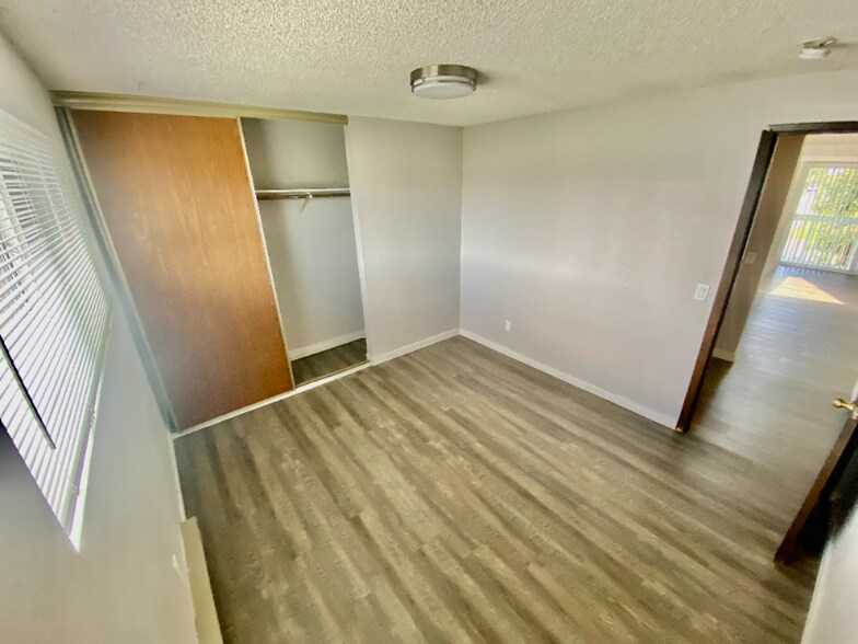 Building Photo - 10858 1st Ave SW