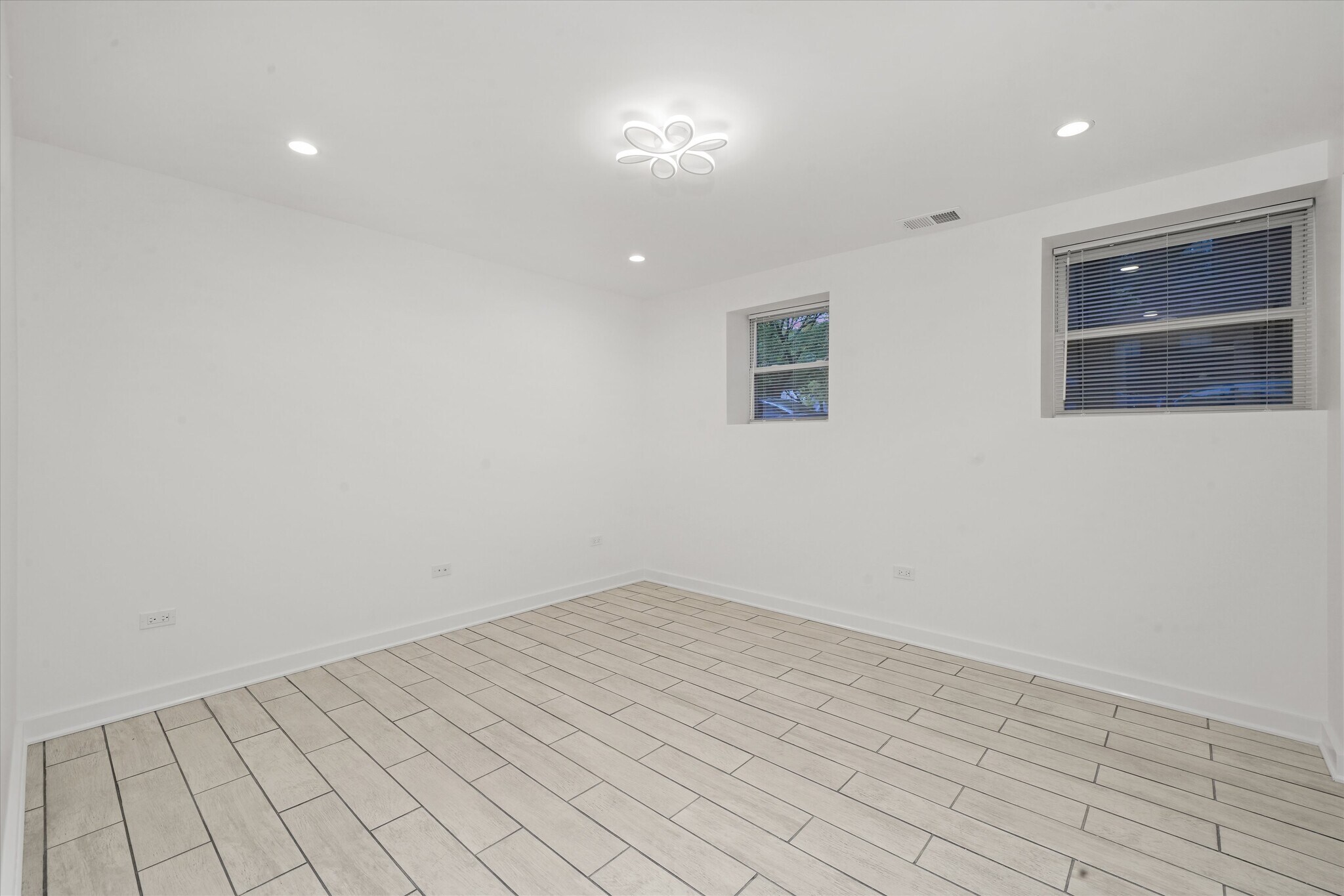 Building Photo - 2203 W Giddings St