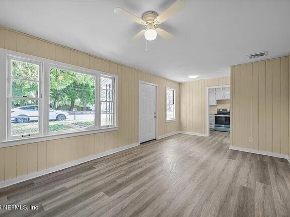 Building Photo - 1604 Husson Ave