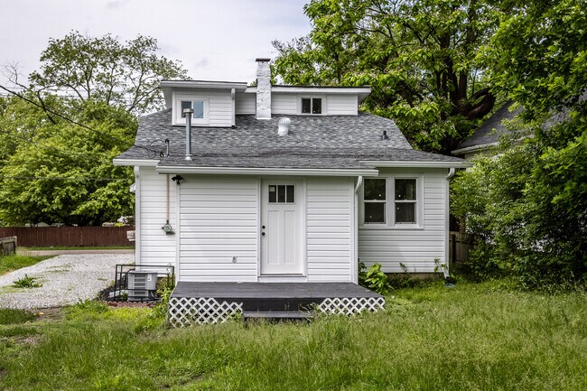 Building Photo - 5617 Greenfield Ave