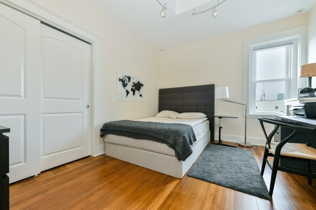 Building Photo - 1038 Beacon St