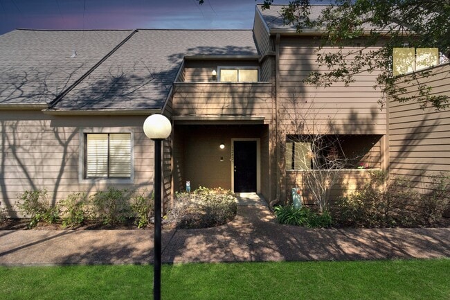 Building Photo - 12823 Briarwest Cir