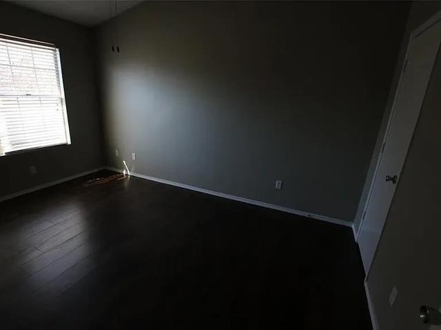 Building Photo - 1618 Beach Ln