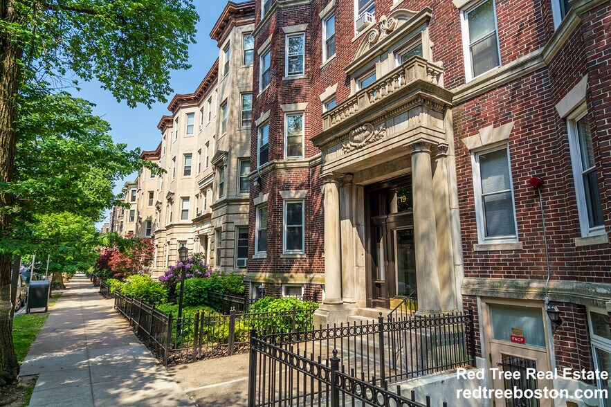 Building Photo - 112 Queensberry St