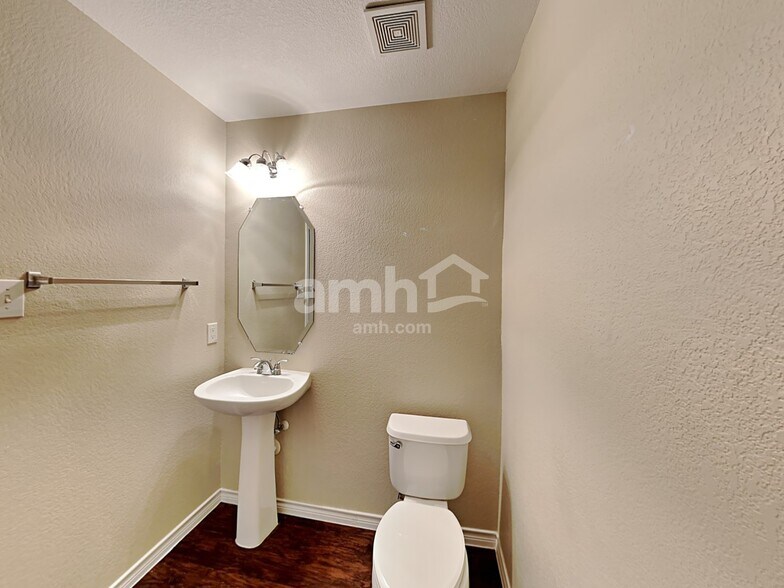 Building Photo - 5459 Montague Ln