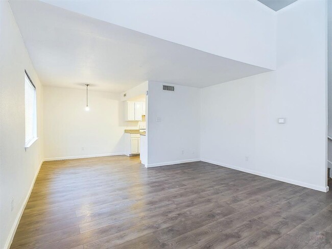 Building Photo - 2124 Burton Dr