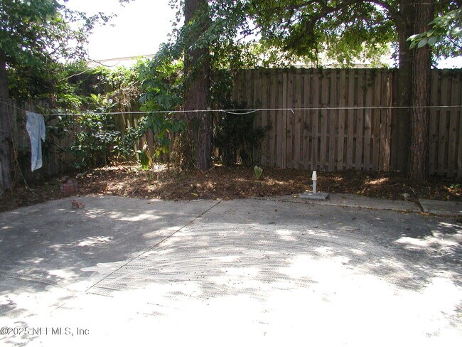 Building Photo - 7759 Spring Branch Dr N