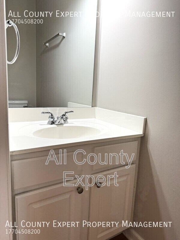 Building Photo - 3670 Fedorite Walk