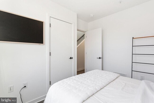 Building Photo - 2006 Northbank Pl