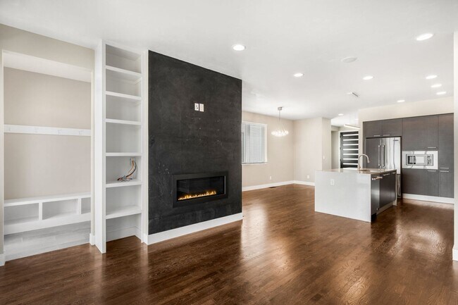 Building Photo - 3BD, 4BA Sunnyside Home With Office and Rooftop Deck