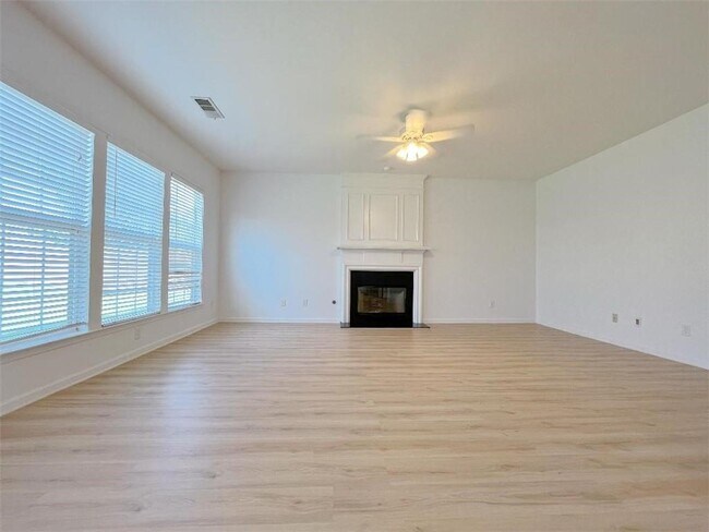 Building Photo - 8205 Norwich Pl