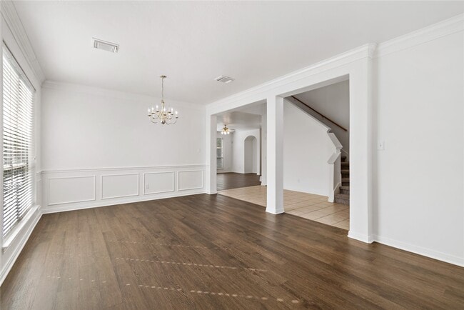 Building Photo - 3326 Lakeway Ln