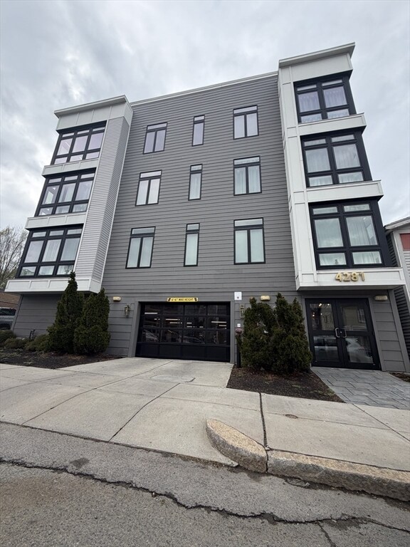 Building Photo - 4281-4283 Washington St