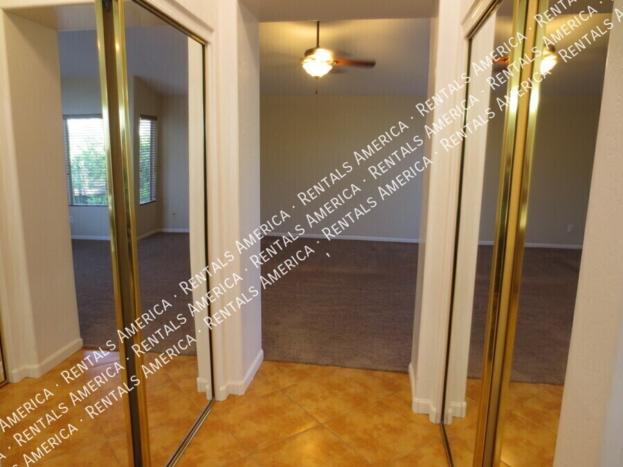 Building Photo - 2671 S Leonard Pl