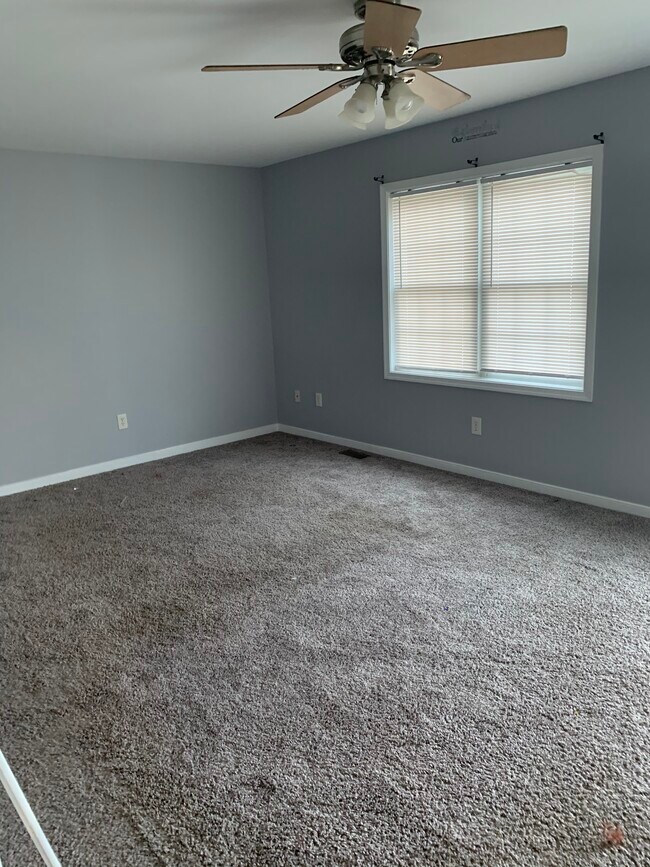 Living room - 627 Della St