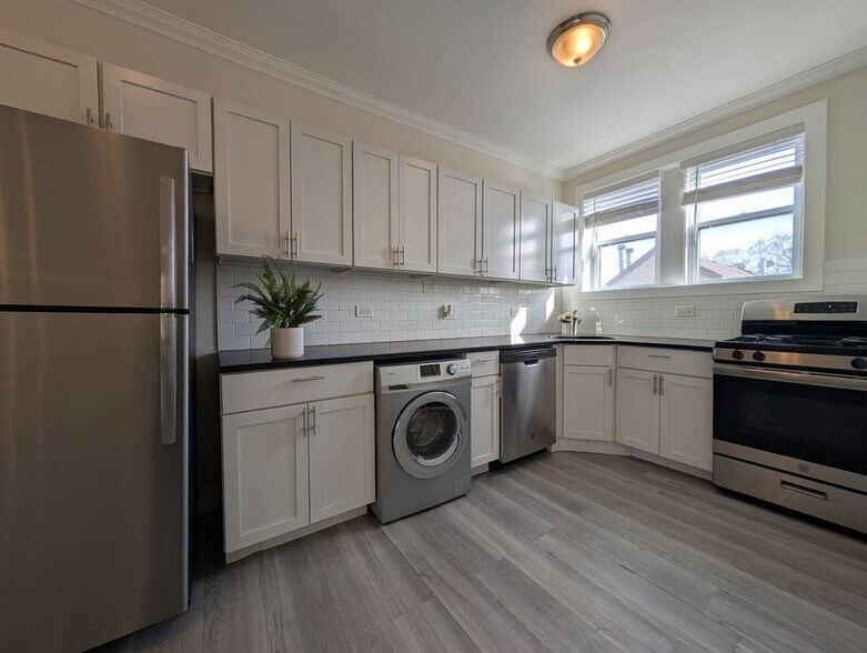 Building Photo - 2523 E 75th St