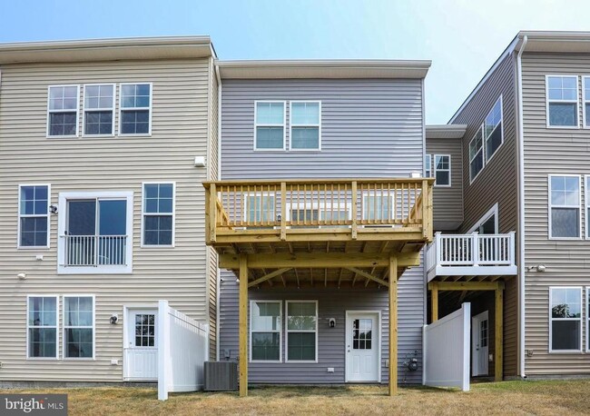 Building Photo - 102 Metcalf Terrace