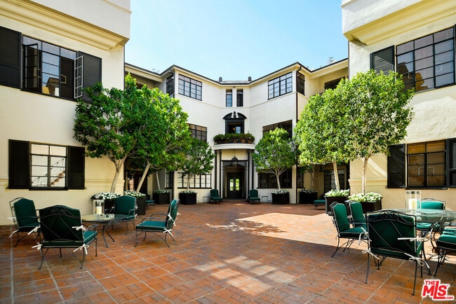 Building Photo - 157 S Rodeo Dr