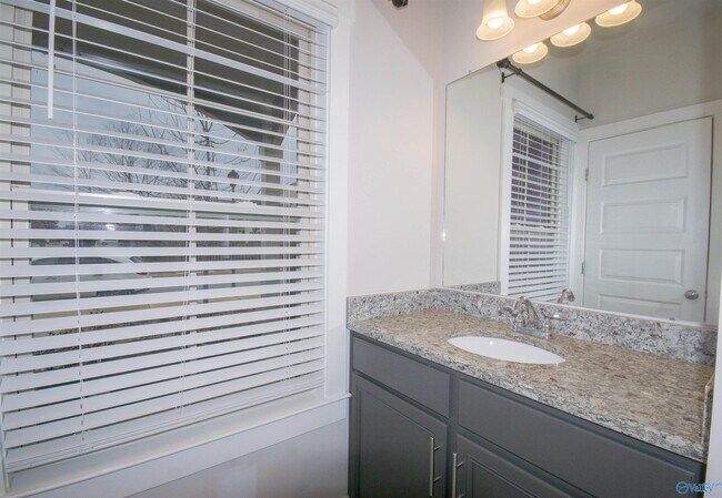 Building Photo - 28 Silky Oak Cir SW