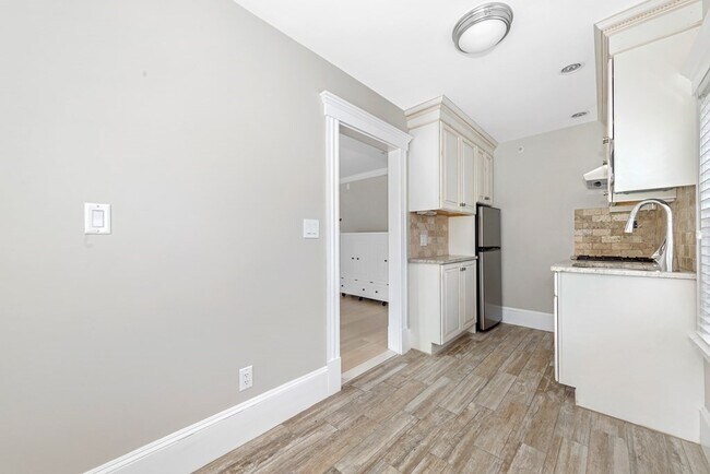 Building Photo - 600 Shirley St