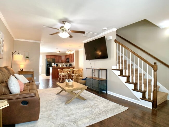 Building Photo - 308 Sam Houston Cir