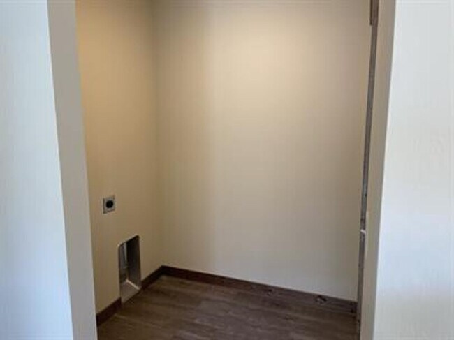 Building Photo - Spacious and Nicely Finished Townhome in Bozeman