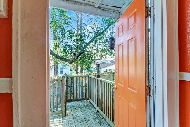 Building Photo - Beautiful Single Family house near downtown Savannah and Tybee Island