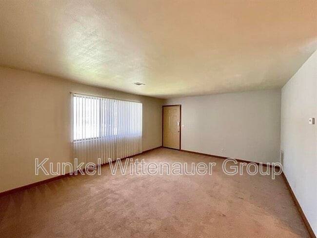 Building Photo - 22 Yorkshire Ln