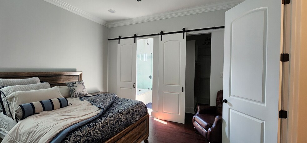 Main Bedroom - Queen - 3019 Delachaise St