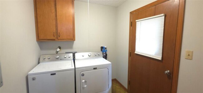 Building Photo - 1382 Mary Dale Dr SW