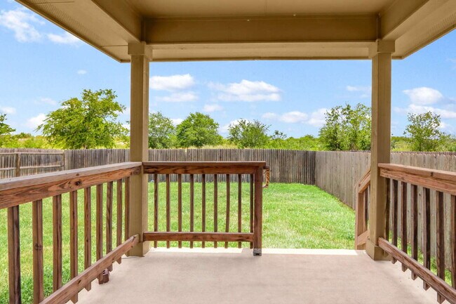 Building Photo - "Spacious 5-Bedroom Sanctuary with 2.5 Bat...