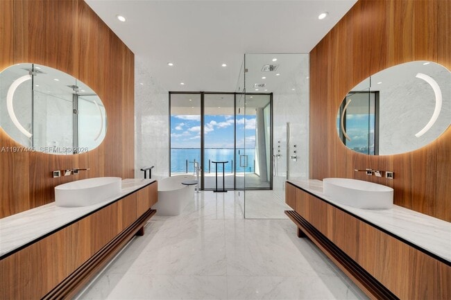 Building Photo - 5 Grove Isle Dr