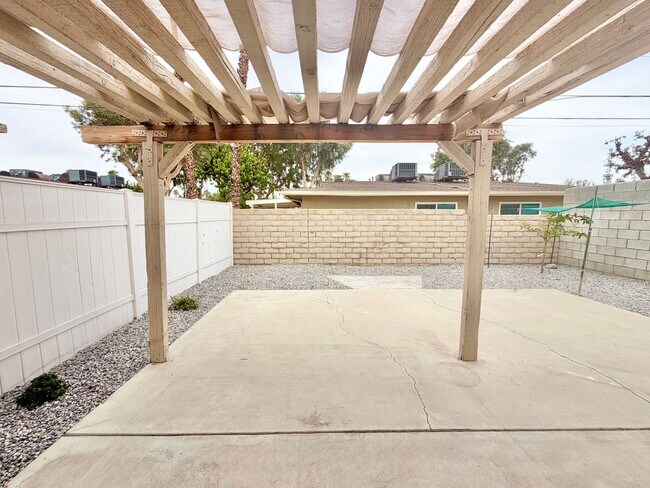 Building Photo - 33612 Wishing Well Trail