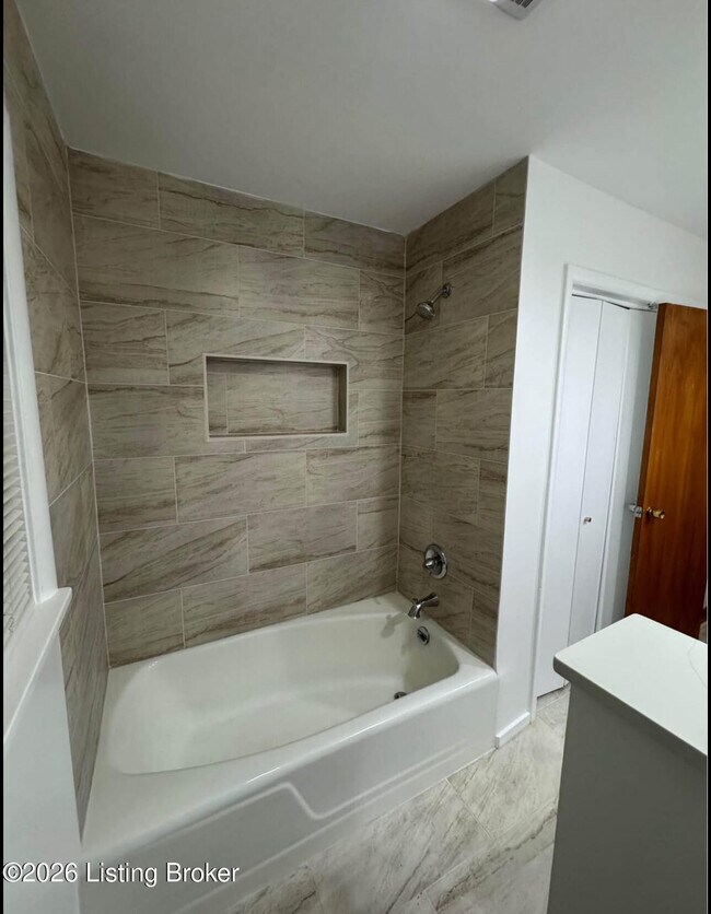 Building Photo - 4916 Oak Park Dr