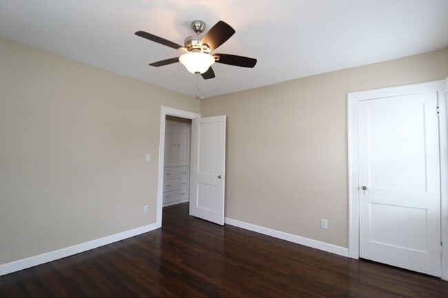 Building Photo - Remodeled 2 Bedroom 1 Bath Duplex Blocks F...