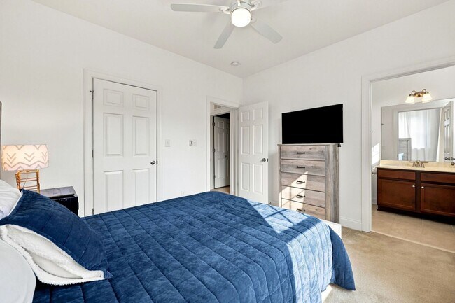 Building Photo - Fully Furnished Option Available | Modern End-Unit Townhome | Prime Raleigh Location