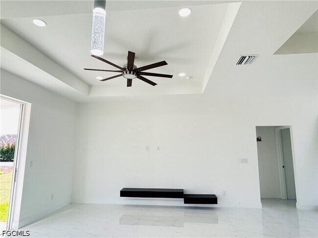 Building Photo - 2022 Xelda Ave N