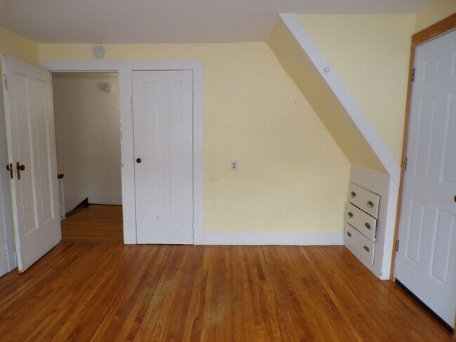 Building Photo - 86/88 North Main Ave, Orono ME