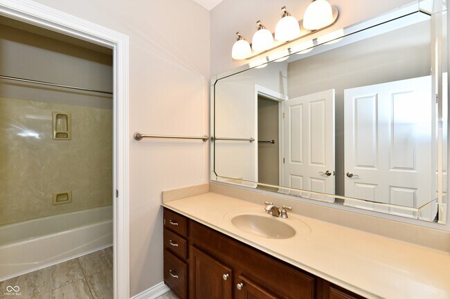 Building Photo - 8555 One W Dr