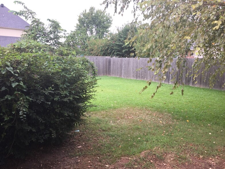 Building Photo - 8004 Laurel Hill Dr