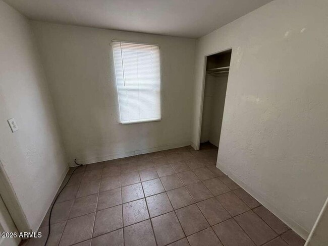 Building Photo - 1365 E 20th St