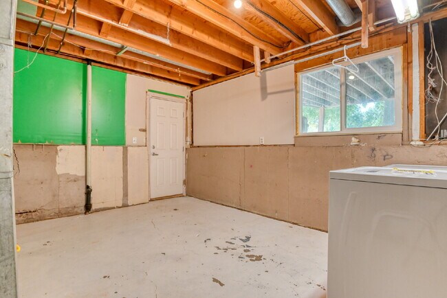Building Photo - Fantic Home In Villege Seven For Rent