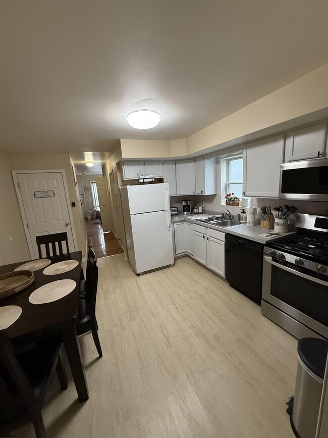 Building Photo - 43 N Trenton Ave